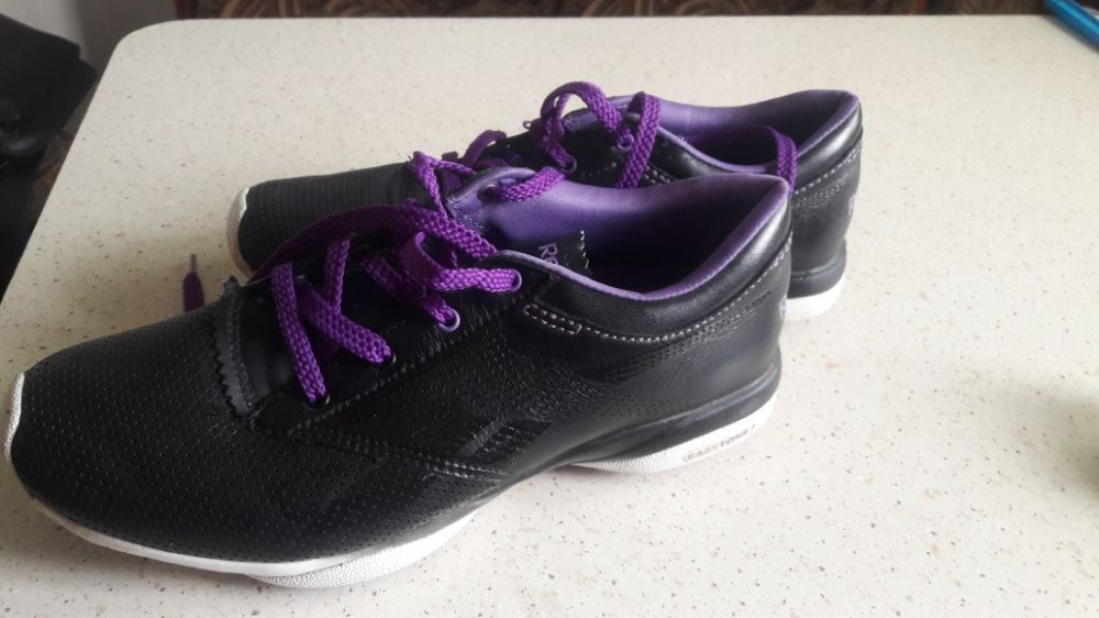reebok izi tone